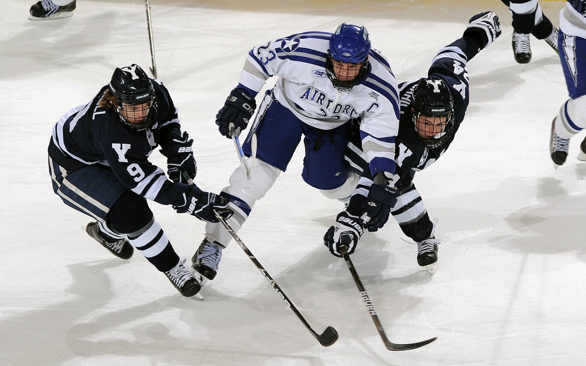 勇士全队分享球展现更成熟团队配合，勇士队内训练视频